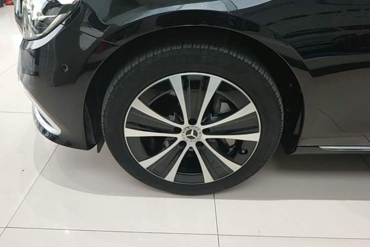 Used Mercedes-Benz E-Class New Energy 2022 Facelift E 350 e L Plug-in Hybrid Sedan Left Front Wheel Hub