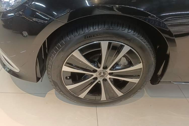 Used Mercedes-Benz E-Class New Energy 2022 Second Facelift E 350 e L Plug-in Hybrid Sedan Left Front Wheel Hub