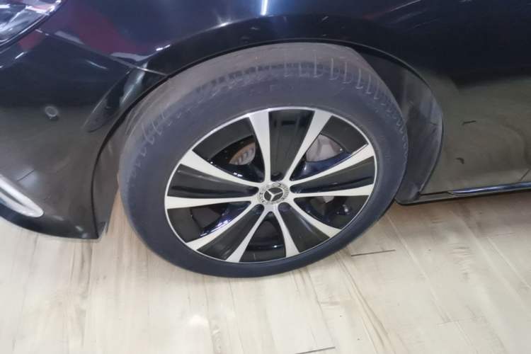 Used Mercedes-Benz E-Class New Energy 2022 Second Facelift E 350 e L Plug-in Hybrid Sedan Left Front Wheel Hub