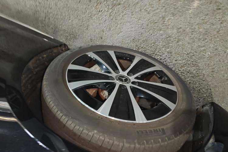 Used Mercedes-Benz E-Class New Energy 2022 Restyled E 350 e L Plug-in Hybrid Sports Sedan Left Front Wheel Hub