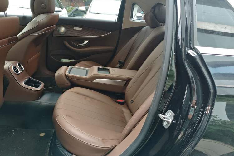 Used Mercedes-Benz E-Class New Energy 2022 Second Facelift E 350 e L Plug-in Hybrid Sedan Left Rear Seat
