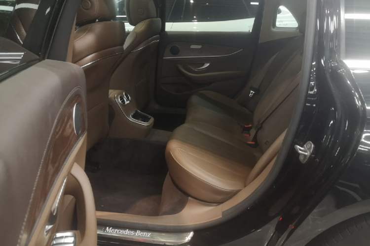 Used Mercedes-Benz E-Class New Energy 2022 Second Facelift E 350 e L Plug-in Hybrid Sedan Left Rear Seat
