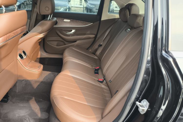 Used Mercedes-Benz E-Class New Energy 2022 Second Facelift E 350 e L Plug-in Hybrid Sedan Left Rear Seat