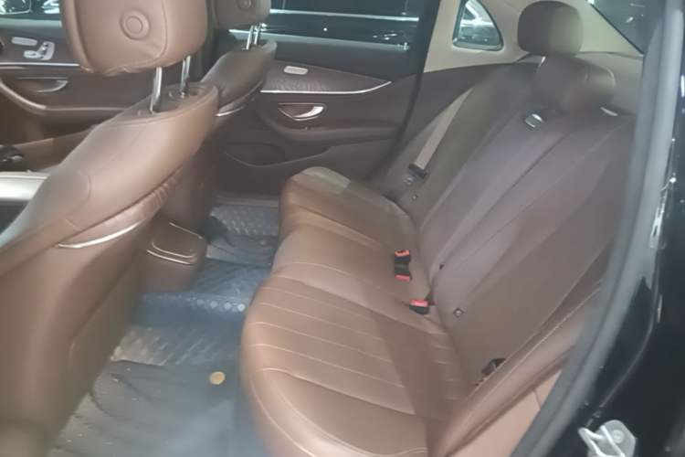 Used Mercedes-Benz E-Class New Energy 2022 Restyled E 350 e L Plug-in Hybrid Sports Sedan Left Rear Seat