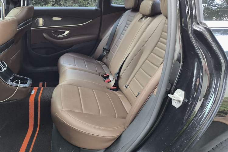 Used Mercedes-Benz E-Class New Energy 2022 E 350 e L Plug-in Hybrid Sports Sedan Left Rear Seat