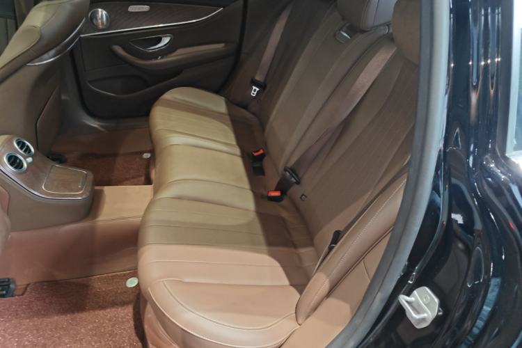 Used Mercedes-Benz E-Class New Energy 2022 E 350 e L Plug-in Hybrid Sedan Left Rear Seat