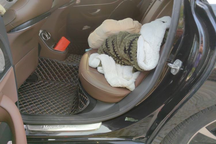 Used Mercedes-Benz E-Class New Energy 2022 Second Facelift E 350 e L Plug-in Hybrid Sports Sedan Left Rear Seat