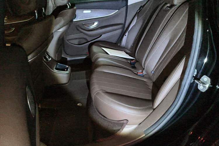 Used Mercedes-Benz E-Class New Energy 2022 Facelift E 350 e L Plug-in Hybrid Sedan Left Rear Seat