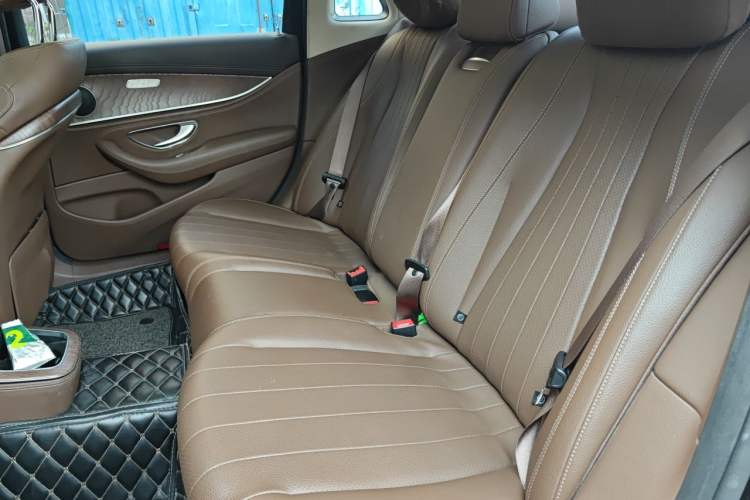 Used Mercedes-Benz E-Class New Energy 2022 Restyled E 350 e L Plug-in Hybrid Sedan Left Rear Seat