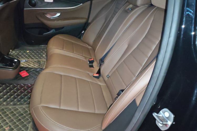 Used Mercedes-Benz E-Class New Energy 2022 Restyled E 350 e L Plug-in Hybrid Sports Sedan Left Rear Seat