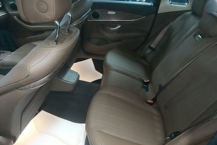 Used Mercedes-Benz E-Class New Energy 2022 E 350 e L Plug-in Hybrid Sedan Left Rear Seat