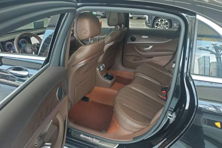 Used Mercedes-Benz E-Class New Energy 2022 Facelift E 350 e L Plug-in Hybrid Sedan Left Rear Seat