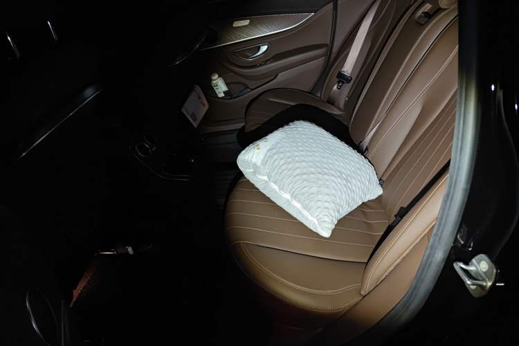 Used Mercedes-Benz E-Class New Energy 2022 Second Facelift E 350 e L Plug-in Hybrid Sedan Left Rear Seat