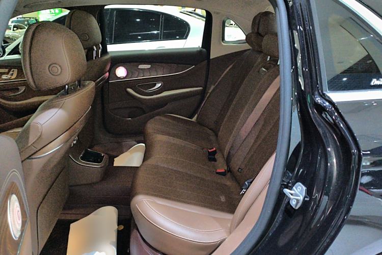 Used Mercedes-Benz E-Class New Energy 2022 Restyled E 350 e L Plug-in Hybrid Sedan Left Rear Seat