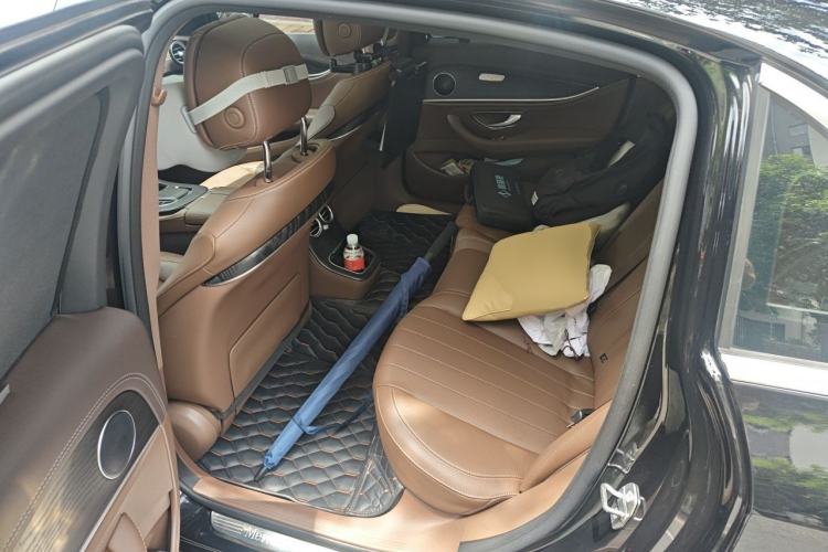 Used Mercedes-Benz E-Class New Energy 2022 Restyled E 350 e L Plug-in Hybrid Sedan Left Rear Seat