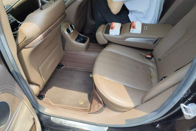 Used Mercedes-Benz E-Class New Energy 2022 Second Facelift E 350 e L Plug-in Hybrid Sports Sedan Left Rear Seat