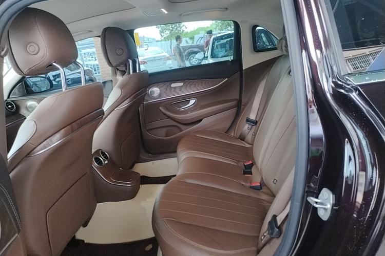 Used Mercedes-Benz E-Class New Energy 2022 Restyled E 350 e L Plug-in Hybrid Sedan Left Rear Seat