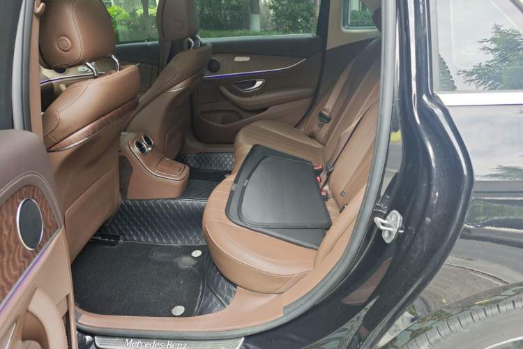 Used Mercedes-Benz E-Class New Energy 2022 Facelift E 350 e L Plug-in Hybrid Sedan Left Rear Seat