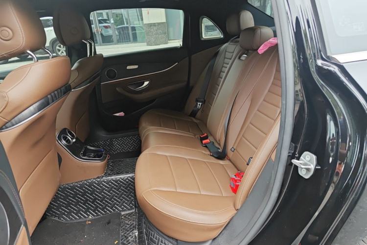 Used Mercedes-Benz E-Class New Energy 2022 Restyled E 350 e L Plug-in Hybrid Sports Sedan Left Rear Seat