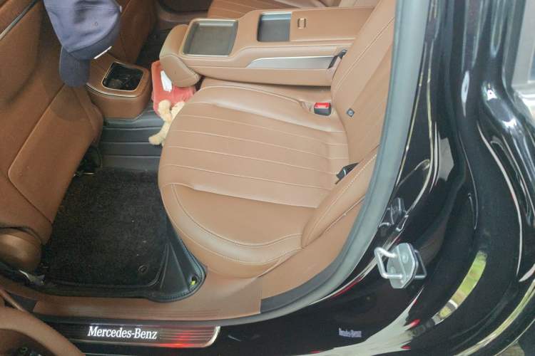 Used Mercedes-Benz E-Class New Energy 2022 Second Facelift E 350 e L Plug-in Hybrid Sports Sedan Left Rear Seat