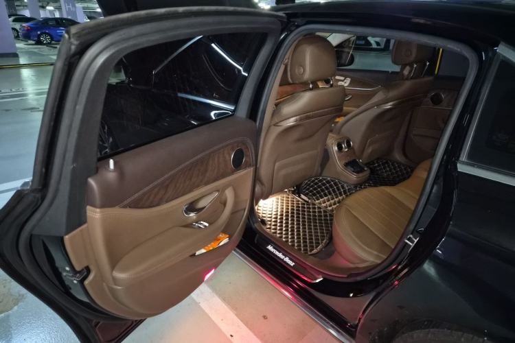 Used Mercedes-Benz E-Class New Energy 2022 Restyled E 350 e L Plug-in Hybrid Sedan Left Rear Seat