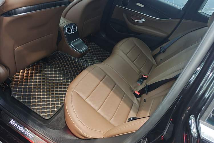 Used Mercedes-Benz E-Class New Energy 2022 Restyled E 350 e L Plug-in Hybrid Sports Sedan Left Rear Seat