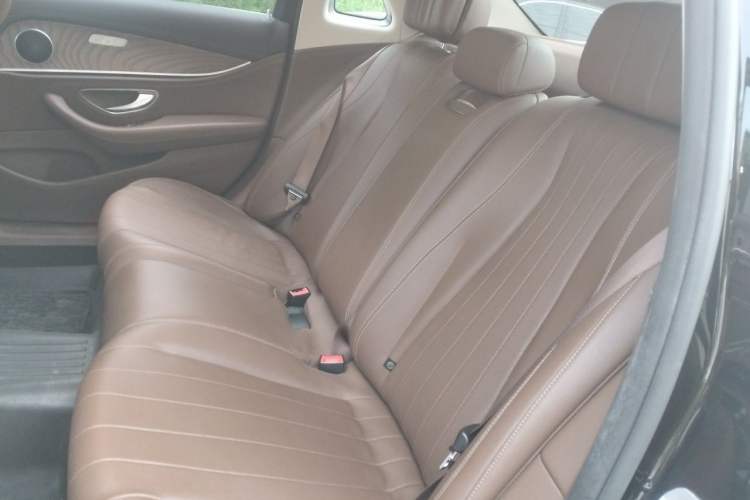 Used Mercedes-Benz E-Class New Energy 2022 Second Facelift E 350 e L Plug-in Hybrid Sedan Left Rear Seat