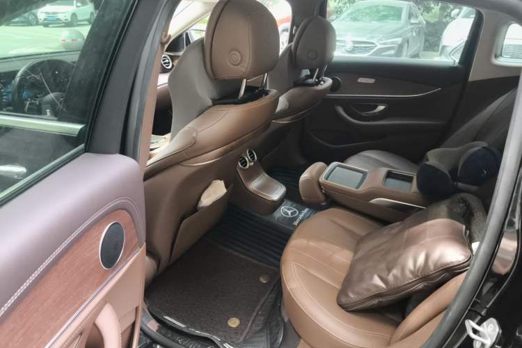 Used Mercedes-Benz E-Class New Energy 2022 Second Facelift E 350 e L Plug-in Hybrid Sedan Left Rear Seat