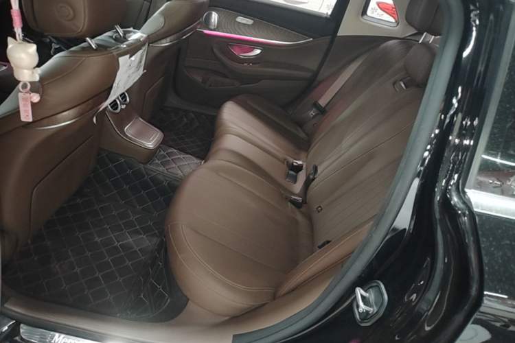 Used Mercedes-Benz E-Class New Energy 2022 Second Facelift E 350 e L Plug-in Hybrid Sedan Left Rear Seat