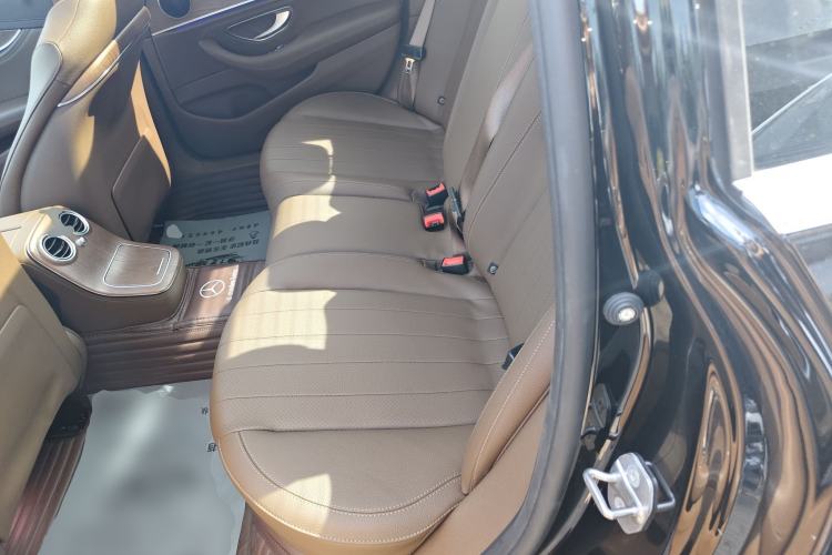 Used Mercedes-Benz E-Class New Energy 2022 Restyled E 350 e L Plug-in Hybrid Sports Sedan Left Rear Seat