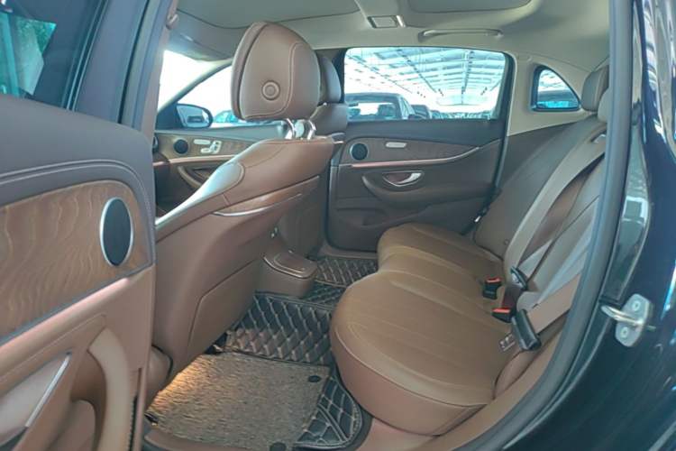 Used Mercedes-Benz E-Class New Energy 2022 E 350 e L Plug-in Hybrid Sports Sedan Left Rear Seat