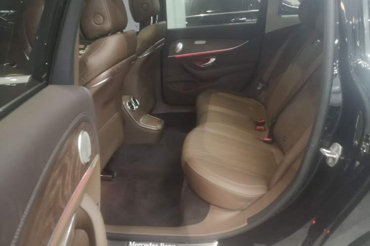 Used Mercedes-Benz E-Class New Energy 2022 E 350 e L Plug-in Hybrid Sedan Left Rear Seat
