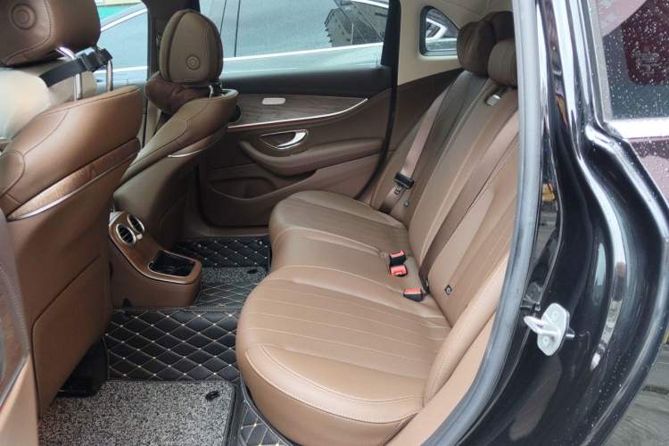 Used Mercedes-Benz E-Class New Energy 2022 Restyled E 350 e L Plug-in Hybrid Sedan Left Rear Seat