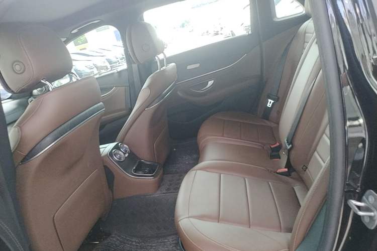 Used Mercedes-Benz E-Class New Energy 2022 Restyled E 350 e L Plug-in Hybrid Sports Sedan Left Rear Seat