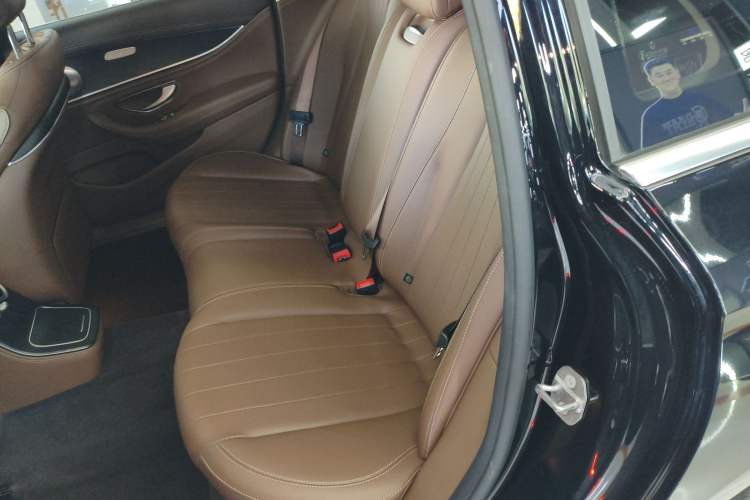 Used Mercedes-Benz E-Class New Energy 2022 Restyled E 350 e L Plug-in Hybrid Sedan Left Rear Seat