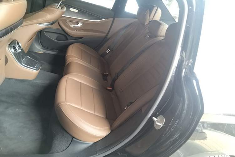 Used Mercedes-Benz E-Class New Energy 2022 E 350 e L Plug-in Hybrid Sports Sedan Left Rear Seat