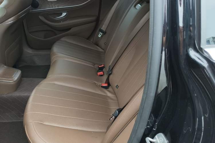 Used Mercedes-Benz E-Class New Energy 2022 Restyled E 350 e L Plug-in Hybrid Sedan Left Rear Seat