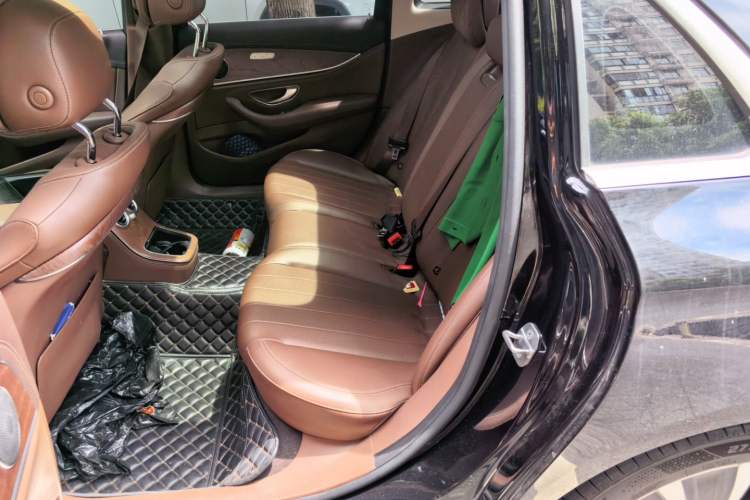 Used Mercedes-Benz E-Class New Energy 2022 Restyled E 350 e L Plug-in Hybrid Sports Sedan Left Rear Seat