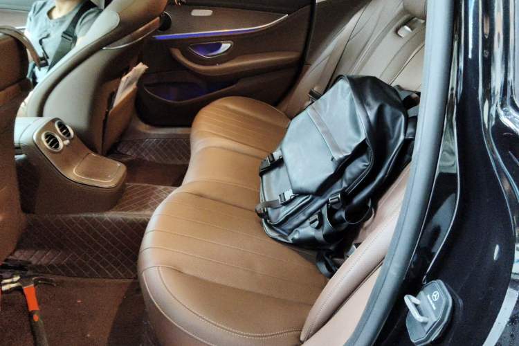 Used Mercedes-Benz E-Class New Energy 2022 Second Facelift E 350 e L Plug-in Hybrid Sedan Left Rear Seat
