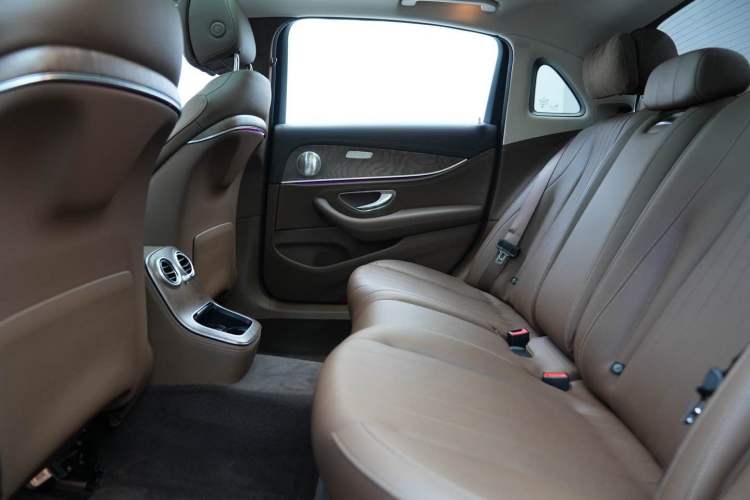 Used Mercedes-Benz E-Class New Energy 2022 Restyled E 350 e L Plug-in Hybrid Sedan Left Rear Seat
