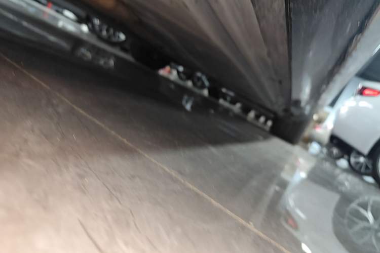 Used Mercedes-Benz E-Class New Energy 2022 E 350 e L Plug-in Hybrid Sports Sedan Left Side Sill