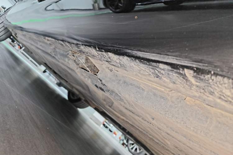 Used Mercedes-Benz E-Class New Energy 2022 E 350 e L Plug-in Hybrid Sedan Left Side Sill
