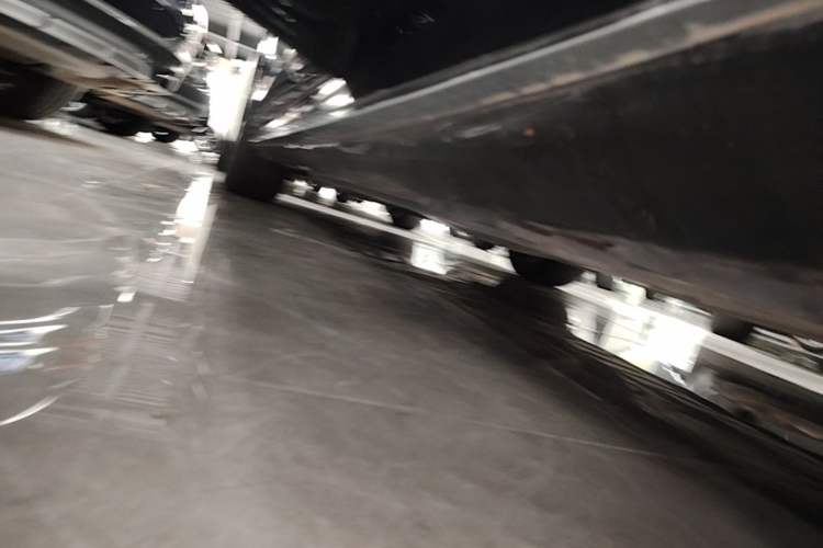 Used Mercedes-Benz E-Class New Energy 2022 E 350 e L Plug-in Hybrid Sports Sedan Left Side Sill
