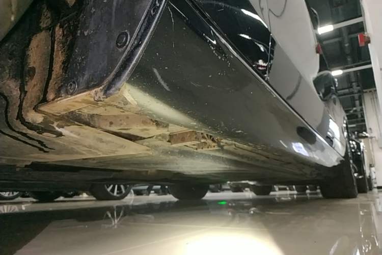 Used Mercedes-Benz E-Class New Energy 2022 E 350 e L Plug-in Hybrid Sedan Left Side Sill