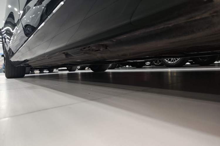 Used Mercedes-Benz E-Class New Energy 2022 Second Facelift E 350 e L Plug-in Hybrid Sedan Left Side Sill