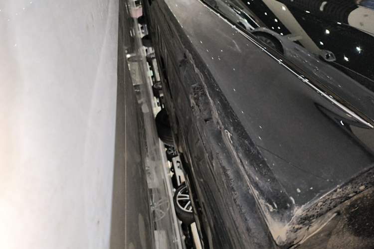 Used Mercedes-Benz E-Class New Energy 2022 Restyled E 350 e L Plug-in Hybrid Sedan Left Side Sill