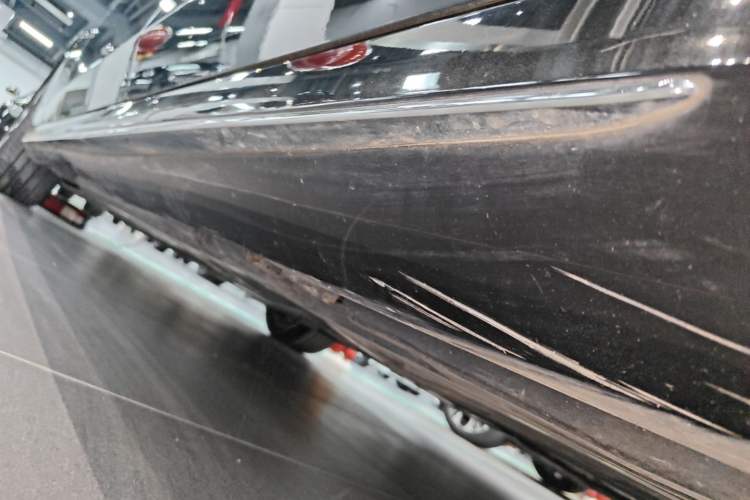 Used Mercedes-Benz E-Class New Energy 2022 E 350 e L Plug-in Hybrid Sports Sedan Left Side Sill