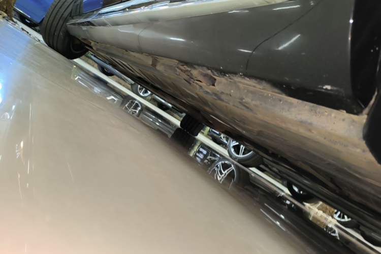 Used Mercedes-Benz E-Class New Energy 2022 E 350 e L Plug-in Hybrid Sports Sedan Left Side Sill