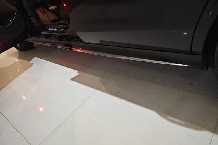 Used Mercedes-Benz E-Class New Energy 2022 Restyled E 350 e L Plug-in Hybrid Sports Sedan Left Side Sill