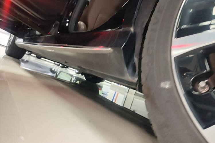 Used Mercedes-Benz E-Class New Energy 2022 Second Facelift E 350 e L Plug-in Hybrid Sports Sedan Left Side Sill